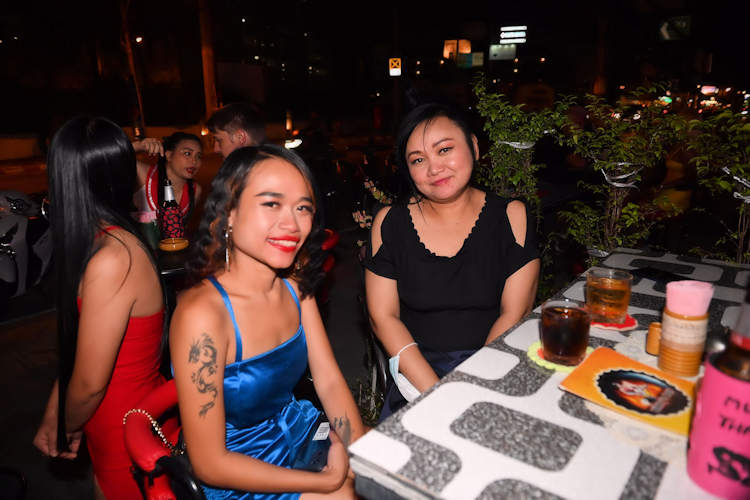 Pattaya Dancing Queen Competition. Gee with Anna her mamasan at SMoke and Kisses