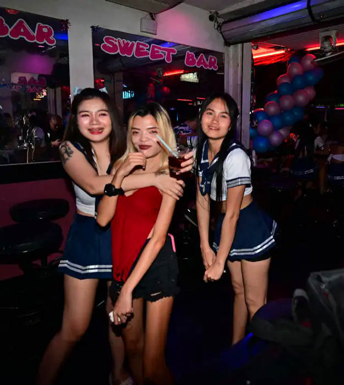 picture of Mali with 2 Sweet Bargirls Bargirls