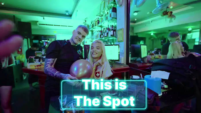 Video of Spot Bars Jay with Mali